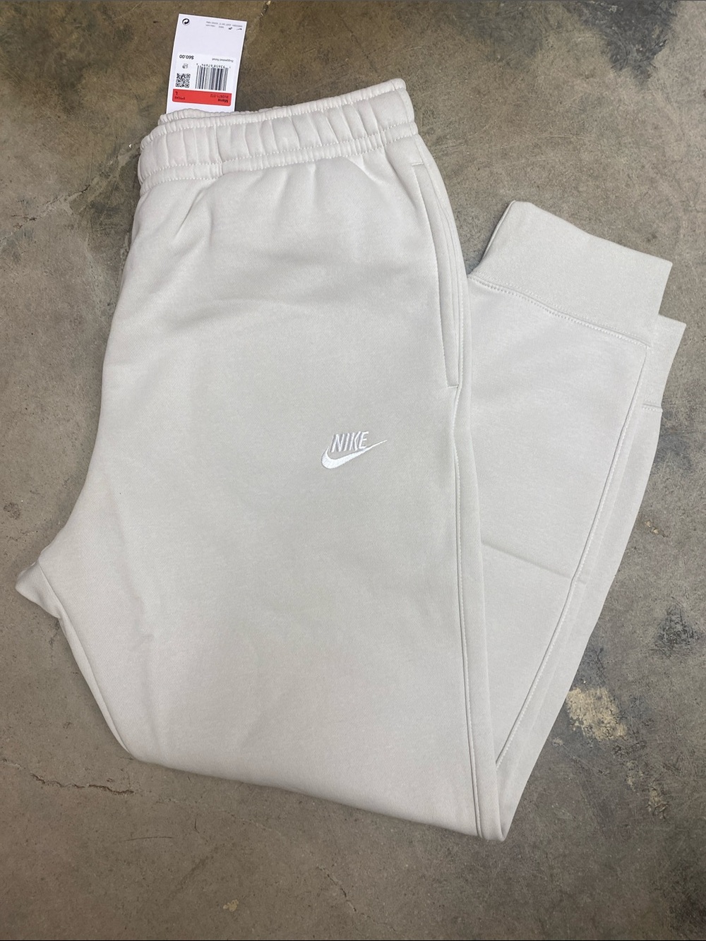 Nike Men's Cream/Off-White Fleece Jogger Sweatpants